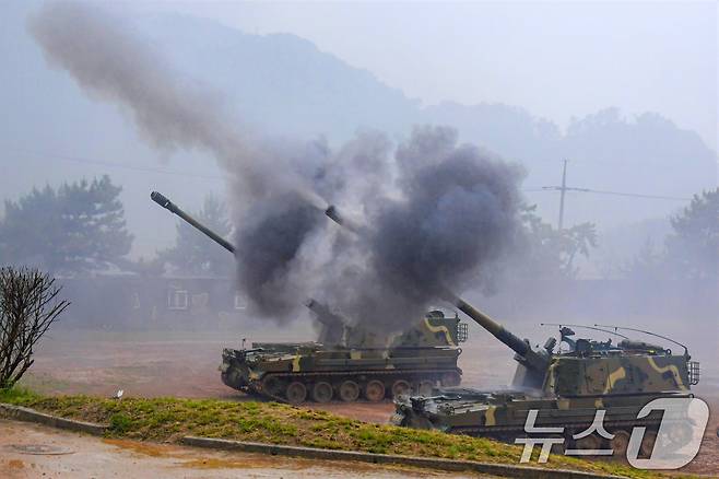 해병대 연평부대 장병들이 25일 서해 해상분계선 NLL 부근에서 실시된 해상 사격훈련에서 K9 자주포 사격을 하고 있다. (자료사진, 해병대사령부 제공. 재판매 및 DB 금지) 2025.6.25 ⓒ 뉴스1 민경석 기자
