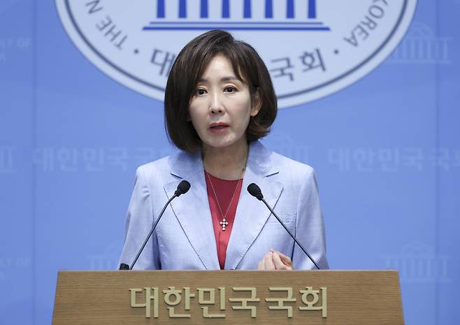 나경원 국민의힘 의원이 26일 오전 서울 여의도 국회 소통관에서 이재명정부의 용산공원파괴, 청년임대주택 민주당 용산공원특별법 강행처리 반대 기자회견을 하고 있다. 2026.08.26 뉴시스