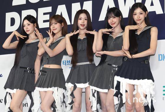 그룹 리센느가 27일 오후 경기도 킨텍스에서 열린 '2026?케이 월드 드림 어워즈' 블루카펫 행사에 참석해 포토타임을 갖고 있다. 박세완 엔터뉴스팀 기자 park.sewan@jtbc.co.kr