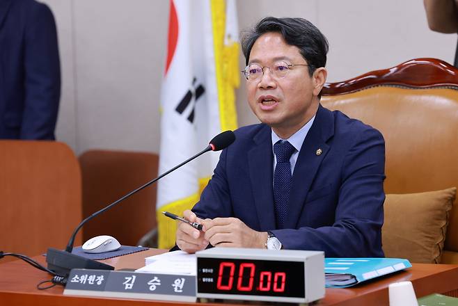 법무부 장관 후보자로 지명된 더불어민주당 소속 김승원 법제사법위원회 소위원장이 31일 서울 여의도 국회 법사위 법안심사제1소위원회에서 발언하고 있다. /남강호 기자