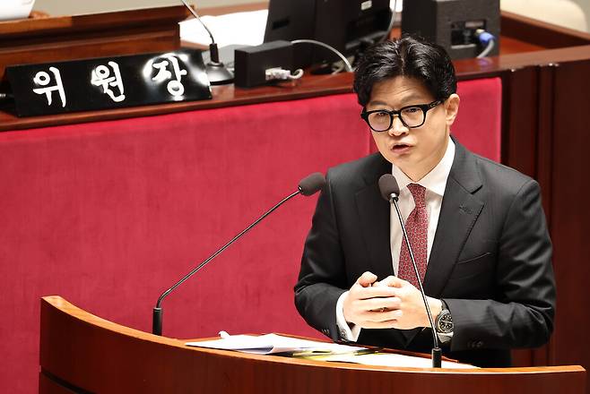 한동훈 무소속 의원이 8월31일 국회에서 열린 예산결산특별위원회 전체회의에서 질의하고 있다. ⓒ연합뉴스
