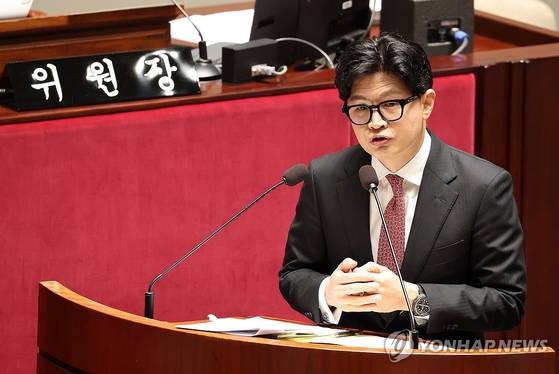 무소속 한동훈 의원이 지난달 31일 국회에서 열린 예산결산특별위원회 전체회의에서 질의하고 있다. 〈사진=연합뉴스〉