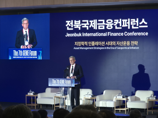 크리스 호빈 라자드자산운용 최고경영자(CEO)