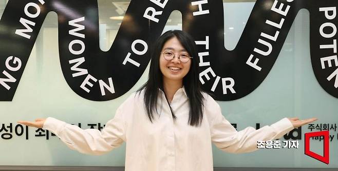 김도진 해피문데이 대표가 서울 성동구 사무실에서 아시아경제와 인터뷰에 앞서 포즈를 취하고 있다. 조용준 기자