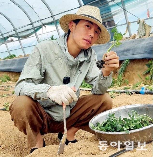 2년간 200편 넘는 숏드라마에서 주로 까칠하게 구는 재벌 2세 CEO 역을 맡았던 장샤오레이는 올해 초 바이트댄스의 시댄스 2.0 공개 이후 섭외가 뚝 끊기자 고향으로 돌아가 채소 농사를 짓고 있다. 장샤오레이 SNS