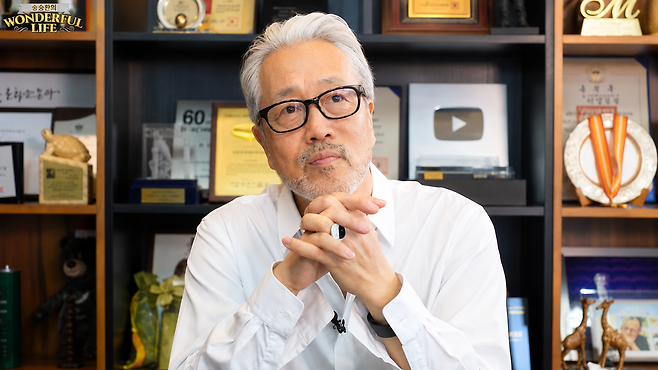 김종진이 ‘송승환의 원더풀라이프’에서 고 전태관의 신장암 발견부터 투병, 진한 그리움을 전했다. 유튜브 채널 ‘송승환의 원더풀라이프’ 화면