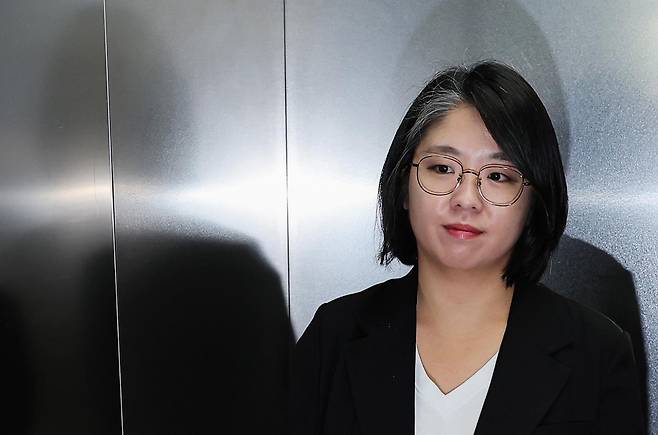 용혜인 성평등가족부 장관 후보자가 3일 서울 서대문구 한국청소년활동진흥원에 마련된 인사청문회 준비사무실로 출근하고 있다. 뉴스1