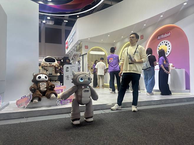 독일 베를린에서 유럽 최대 IT·가전 전시회 ‘IFA 2026’이 열린 4일(현지시간), 다수의 중국 기업이 컴패니언 로봇을 선보였다. 사진은 시안로보틱스(Cyan Robotics)의 ‘아무(Amoo)’.(베를린(독일)=이수진 기자)