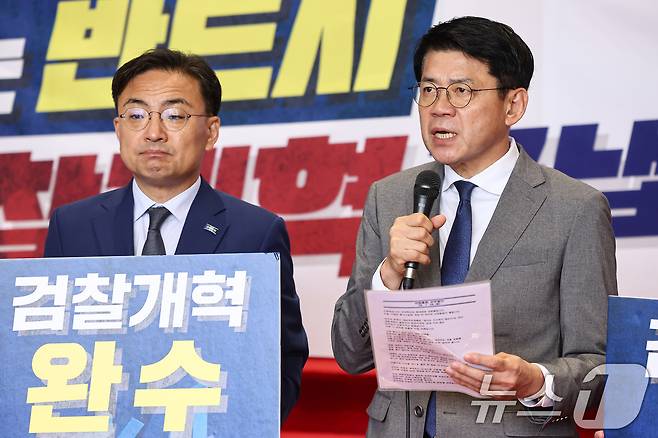 김준형 조국혁신당 원내대표가 지난달 28일 서울 여의도 국회에서 열린 의원총회에 참석해 모두발언하고 있다. 2026.7.28 ⓒ 뉴스1 김도우 기자