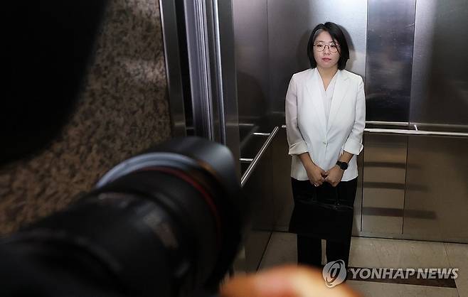 출근하는 용혜인 장관 후보자 (서울=연합뉴스) 이진욱 기자 = 용혜인 성평등가족부 장관 후보자가 4일 서울 서대문구에 마련된 인사청문회 준비 사무실로 출근하고 있다. 2026.9.4 cityboy@yna.co.kr