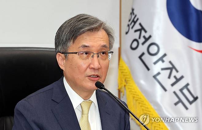 중수청장 후보추천위 회의 (서울=연합뉴스) 한종찬 기자 = 4일 서울 종로구 정부서울청사에서 열린 중대범죄수사청장 후보추천위원회 회의에서 이주원 위원장이 발언하고 있다. 2026.9.4 saba@yna.co.kr
