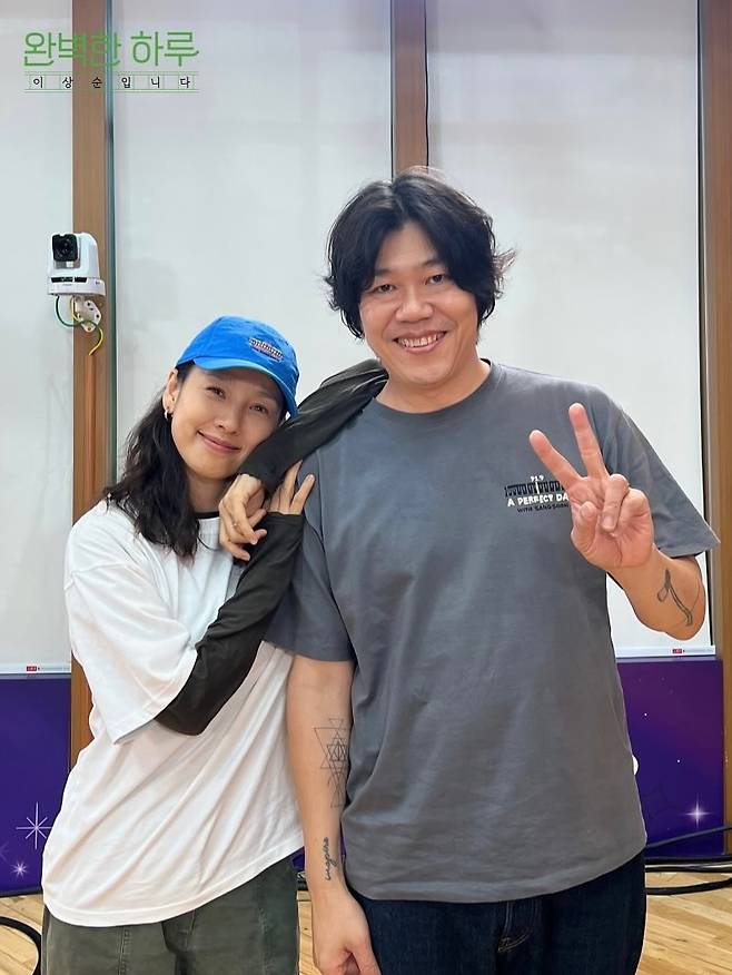 이상순(오른쪽)과 이효리. MBC FM4U ‘완벽한 하루 이상순입니다’ 공식 인스타그램 계정
