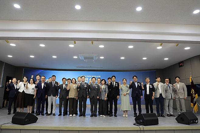 조선이공대학교가 지난 4일 ‘반도체 생산기술 특화 직업교육 선도대학 비전 선포식’을 개최하고, 현장 중심의 반도체 전문기술인재 양성에 본격적으로 나섰다. 조선이공대 제공