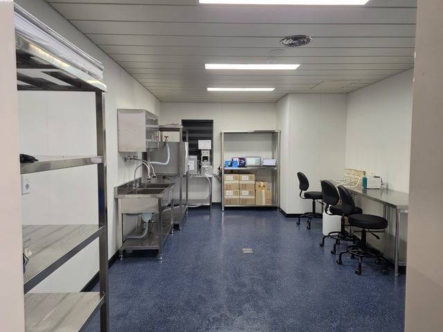 왕돌초 해양과학기지 셀라데크에 마련된 웨트랩(Wet Lab). 기지 아래에서 끌어올린 해수를 이용해 생물·화학적 특성 등을 분석한다. 사진=권기백 기자