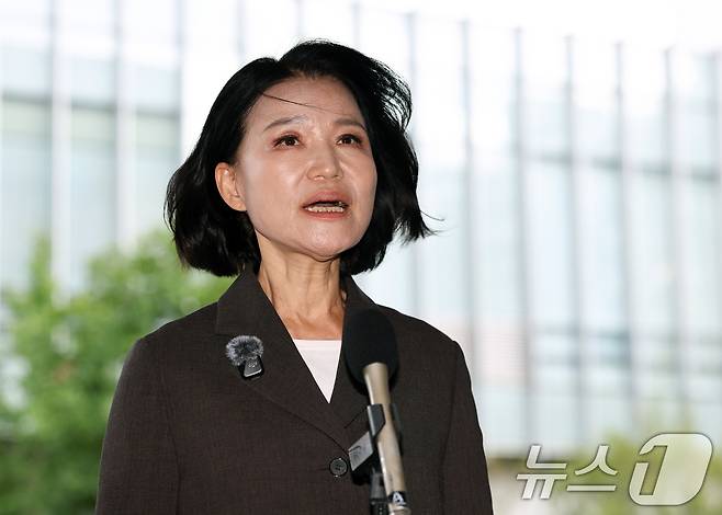 이진숙 국민의힘 의원이 6일 오후 서울 영등포구 영등포경찰서에서 김민석 더불어민주당 대표 모욕 혐의 고소 사건과 관련해 고소인 조사에 출석하며 입장을 밝히고 있다. 2026.9.6 ⓒ 뉴스1 최지환 기자