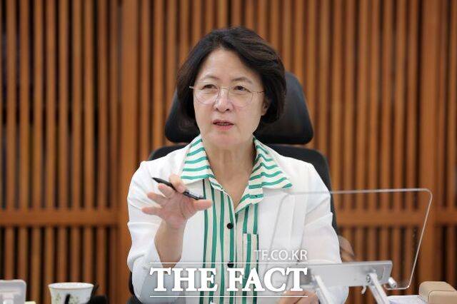 추미애 경기도지사가 지난 4일 ‘8·13 주택 신속공급 방안’ 후속 대책회의를 주재하고 있다. /경기도