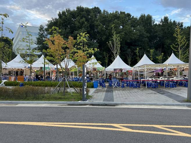 청춘 야장 전경.