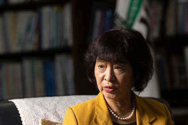 대통령에게 "환단고기는 위서"라고 맞섰다가 교육부로부터 직무 정지당한 박지향 동북아역사재단 이사장은 "자기 이익을 위해 분열과 증오를 부추기는 권력의 탄압에 굴복하지 않을 것"이라고 했다. /김지호 기자