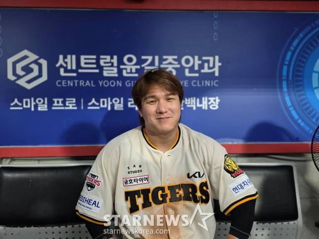 KIA 김선빈이 지난 5일 광주 KT전을 승리로 이끈 뒤 취재진과 인터뷰에 응했다. /사진=김동윤 기자