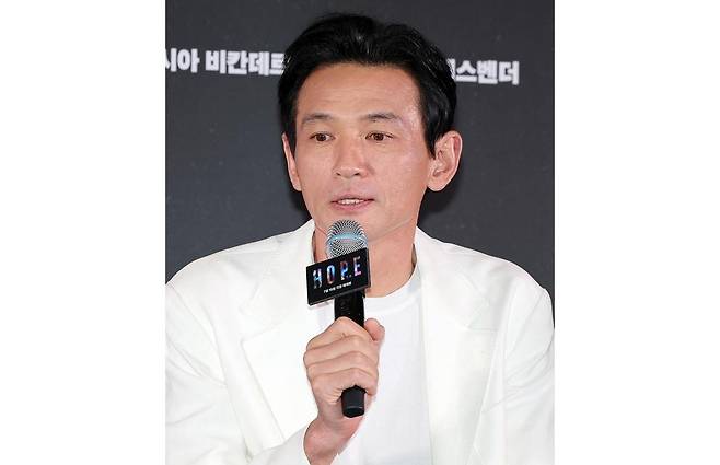 배우 황정민 측이 사생활 폭로를 이어온 A씨의 1심 선고와 관련해 입장을 밝혔다. 뉴스1