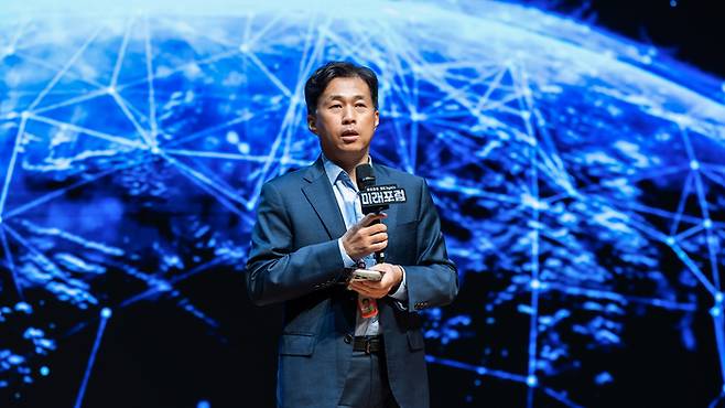 ‘2026 SK하이닉스 미래포럼’에서 인사말을 전하는 SK하이닉스 곽노정 대표이사 사장. /사진: SK하이닉스 뉴스