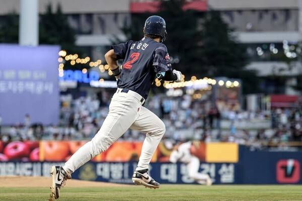 8일 롯데는 창원NC파크에서 열린 2026 신한 SOL Bank KBO리그 NC와의 원정 경기에서 6-3으로 승리했다 ( 롯데 고승민). /사진=롯데자이언츠