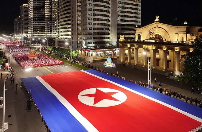 북한 노동당 기관지 노동신문은 정권수립일인 9·9절 78주년을 맞아 8일 평양에서 시가행진과 경축야회가 열렸다고 9일 보도했다. 시가행진에 참가한 평양 시민들은 대형 인공기를 앞세워 만수대 언덕에서 김일성광장까지 행진했다. 노동신문 뉴스1