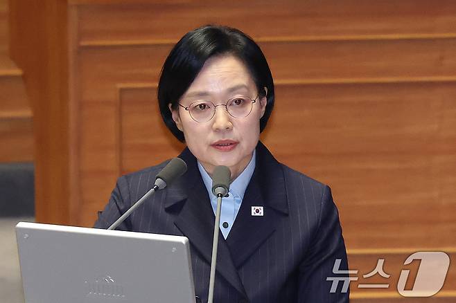 한성숙 국무총리가 10일 서울 여의도 국회에서 열린 제439회국회(정기회) 제6차 본회의 대정부 질문에서 외교·통일·안보에 관한 질문에 답변하고 있다. 2026.9.10 ⓒ 뉴스1 신웅수 기자