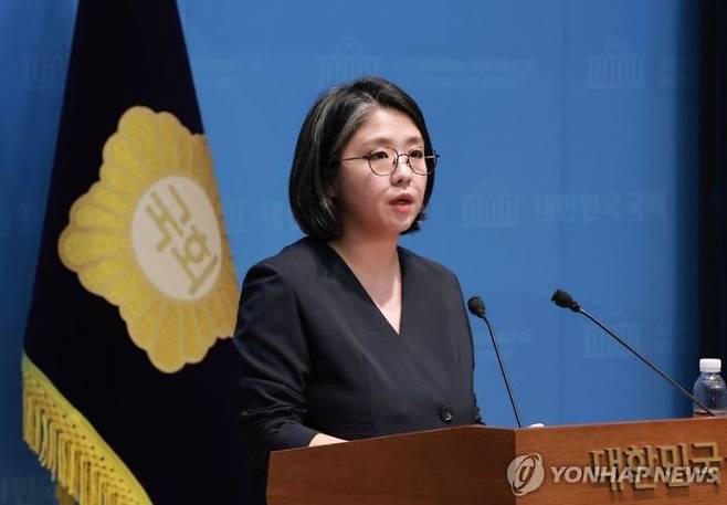 용혜인 성평등가족부 장관 후보자가 10일 국회 소통관에서 입장 발표 기자회견을 하고 있다. 연합뉴스