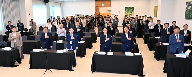 ▲ 춘전국제물포럼 2026이 10일 춘천 세종호텔에서 진장철 춘천국제물포럼 이사장, 이승환 한강유역환경청장, 이선익 한국수자원공사 한강유역본부장, 김명일 한국농어촌공사 강원지역본부장 등 내빈과 관계자들이 참석한 가운데 열렸다. 방도겸 기자