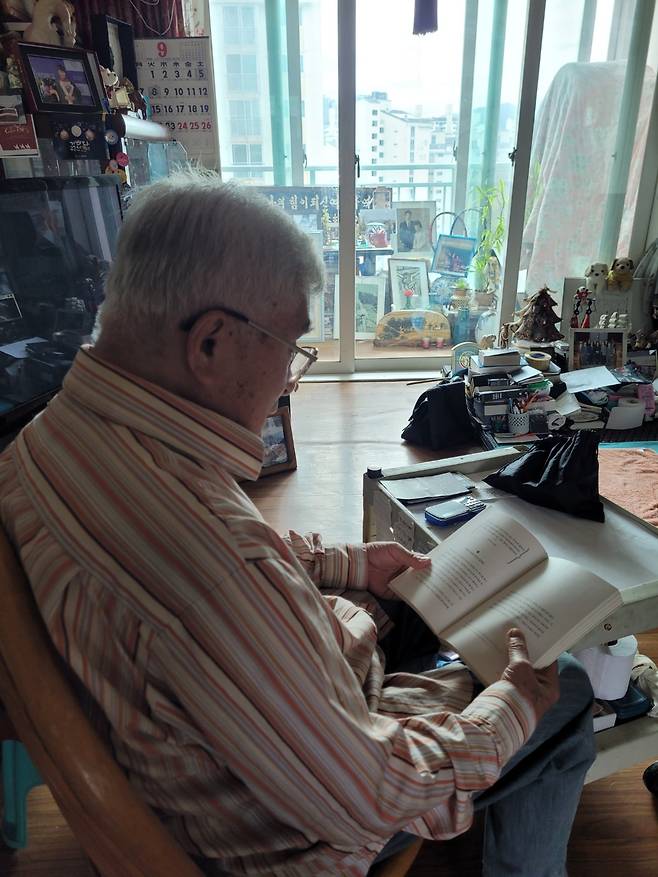◇도내 고령화가 빠르게 진행되는 가운데 추석 명절을 앞두고 홀로 지내는 노인들에게 ‘외로움의 시간’이 다가오고 있다. 사진은 원주에 거주하는 신모(89)씨의 모습.