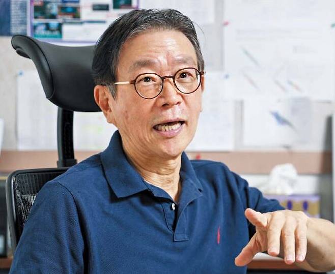 2026년 9월 3일 서울 서대문구 연세대학교 신촌캠퍼스 과학관에서 이영욱 연세대 천문우주학과 교수가 포즈를 취하고 있다. /임지훈 기자