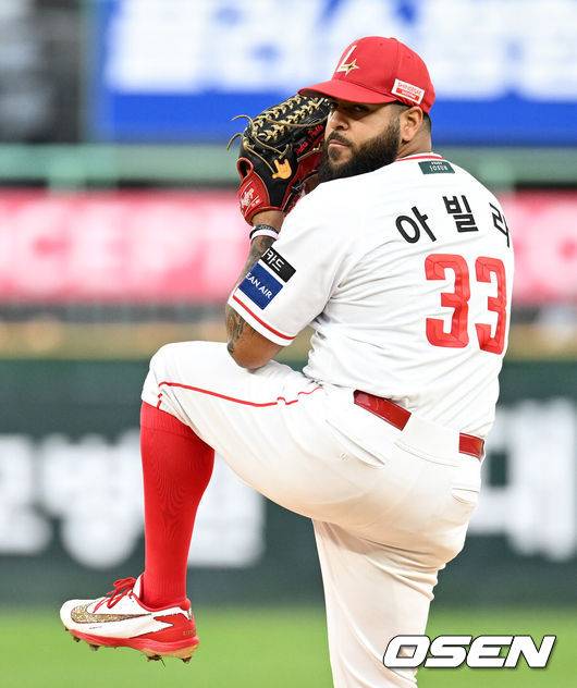 폰세·페디 넘어섰다! 어디서 이런 괴물 에이스가 나타났나 “ML 복귀? 잘 모르겠다, 곽빈이 정말 크게 될 투수”