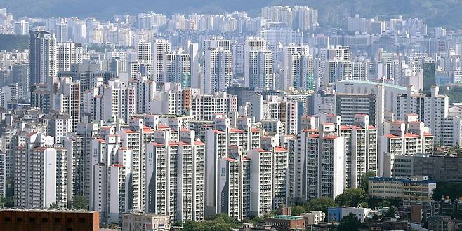 서울 아파트 매매가격 상승률이 3주 만에 둔화한 3일 서울 남산에서 아파트 단지가 보이고 있다. ⓒ 뉴스1 박지혜 기자