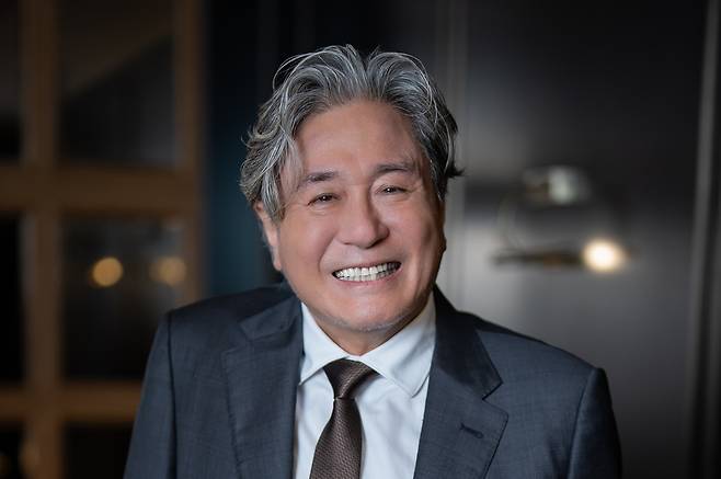 영화 ‘인턴’ 주연 배우 최민식. 워너브러더스코리아 제공
