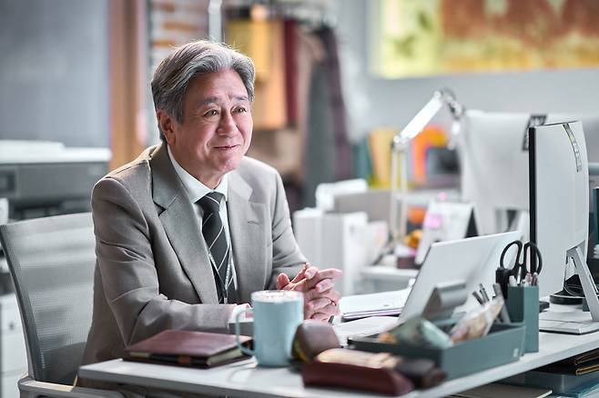 영화 ‘인턴’의 한 장면. 워너브러더스코리아 제공