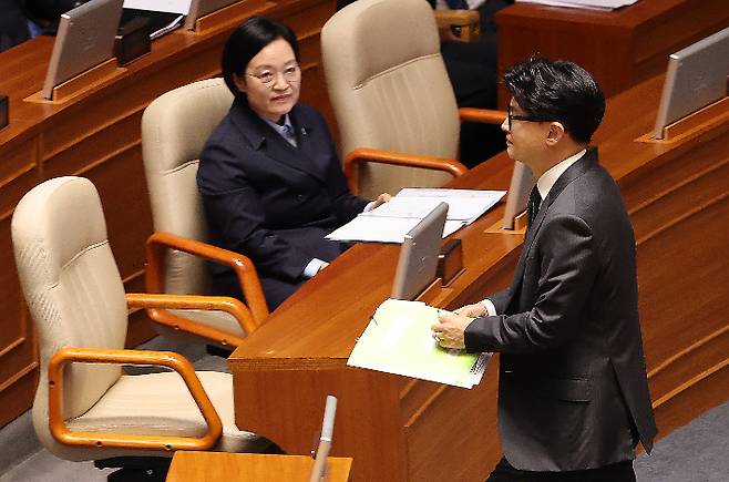 한동훈 의원과 한성숙 국무총리. 연합뉴스