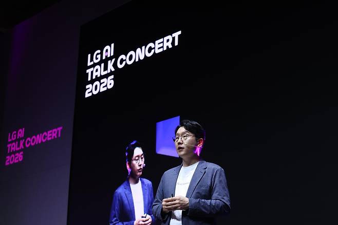 임우형 LG AI연구원 공동 연구원장이 14일 서울 강서구 마곡 LG사이언스파크에서 열린 ‘LG AI 토크 콘서트 2026’에서 발표하고 있다. (LG 제공) 2026.9.14