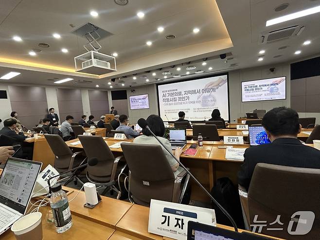 16일 서울대학교병원 암연구소 이건희홀에서 대한민국의학한림원과 한국보건산업진흥원이 마련한 제32회 보건의료포럼 'AI 기본의료, 지역에서 어떻게 작동시킬 것인가' 행사가 열리고 있다. 2026.9.16 ⓒ 뉴스1 문대현 기자