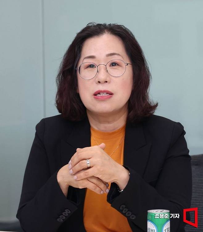 김영미 헨켈코리아 대표가 서울 강남구 대치동 사무실에서 아시아경제와 인터뷰 하고 있다. 조용준 기자
