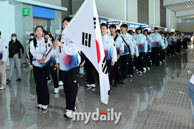 2026 아이치·나고야 아시안게임 개막을 이틀 앞둔 17일 오전 대한민국 국가대표 선수단이 인천국제공항에서 일본 나고야로 출국하고 있다./인천공항 = 곽경훈 기자