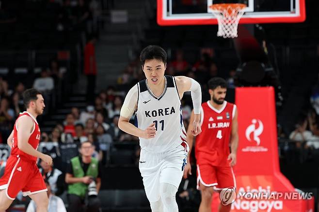 이우석 ‘결승 가자’ (나고야=연합뉴스) 임화영 기자 = 18일 일본 나고야 아이치 인터내셔널 아레나에서 열린2026 아이치·나고야 아시안게임 남자 농구 대한민국 대 이란 4강전. 한국 이우석이 슛 성공 후 기뻐하고 있다. 2026.9.18 hwayoung7@yna.co.kr