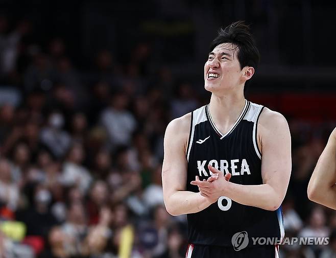 이정현 오늘도 펄펄 (나고야=연합뉴스) 윤동진 기자 = 16일 일본 나고야 아이치 인터내셔널 아레나에서 열린 2026 아이치·나고야 아시안게임 남자 농구 대한민국 대 요르단 8강전. 이정현이 슛을 성공시킨 뒤 기뻐하고 있다. 2026.9.16 mon@yna.co.kr