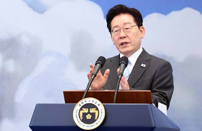 이재명 대통령이 지난 19일 청와대에서 열린 2026 청년의 날 기념식에서 기념사를 하고 있다. 뉴시스