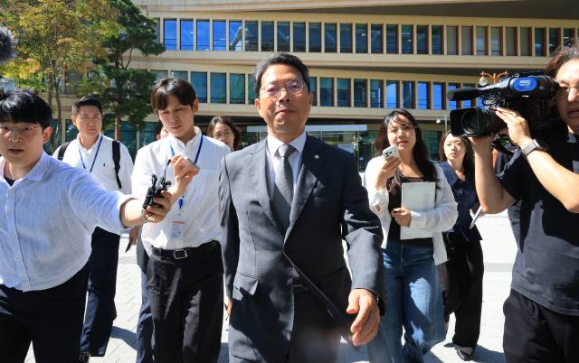 ▲김승원 법무부 장관 후보자가 지난 19일 사퇴 기자회견을 마치고 국회 소통관을 나서고 있다. ⓒ연합뉴스