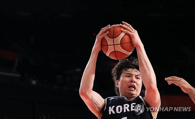 이현중, '골밑의 주인공은 나야 나' (나고야=연합뉴스) 한종찬 기자 = 16일 일본 나고야 아이치 인터내셔널 아레나에서 열린 2026 아이치·나고야 아시안게임 남자 농구 대한민국 대 요르단 8강전. 한국 이현중이 수비 리바운드를 하고 있다. 2026.9.16 saba@yna.co.kr