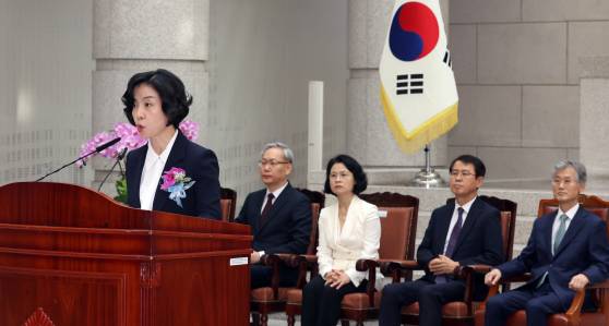 이숙연 대법관이 2024년 8월 6일 서울 서초구 대법원에서 열린 취임식에서 취임사를 하고 있다. 뉴스1