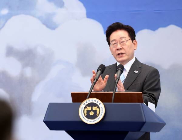 이재명 대통령이 지난 19일 청와대에서 열린 청년의 날 기념식에서 기념사를 하고 있다. 연합뉴스