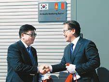 윤용희 한국환경공단 기후환경이사(오른쪽)와 산닥오치르 몽골 환경기후변화부 장관.
