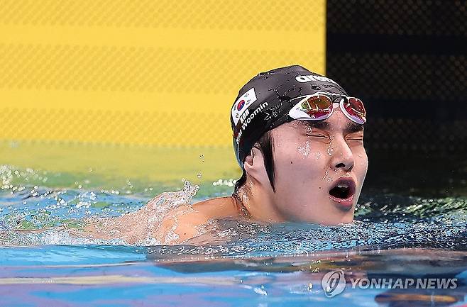 아쉬워하는 김우민 (도쿄=연합뉴스) 윤동진 기자 = 22일 도쿄 아쿠아틱스 센터에서 열린 2026 아이치·나고야 아시안게임 수영 남자 1500m 자유형 결승. 한국 김우민이 결과를 확인한 뒤 아쉬워하고 있다. 2026.9.22 mon@yna.co.kr